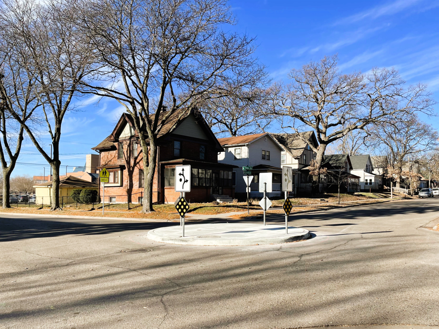 Traffic circle at 29th & Girard Ave N