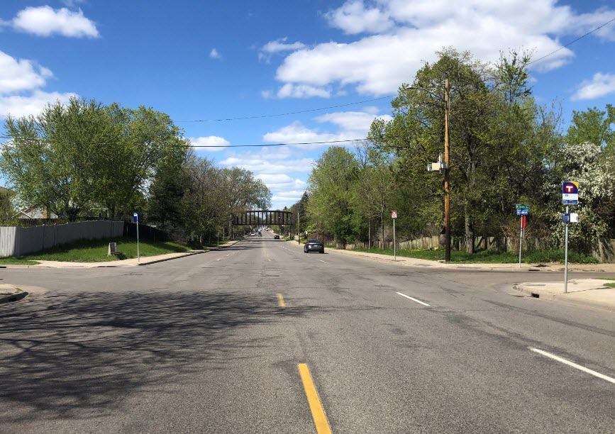 Franklin Ave W Streetscape with bus stop