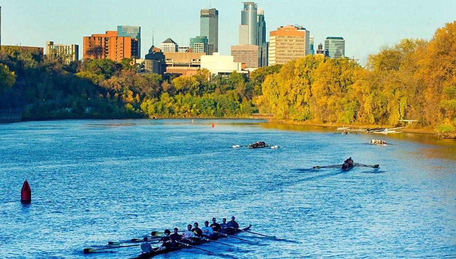 Minneapolis skyline behind Lake of the Isles on a fall day