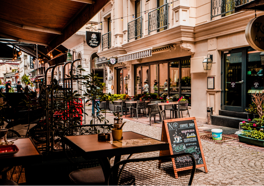 An example of a street caf&eacute;.