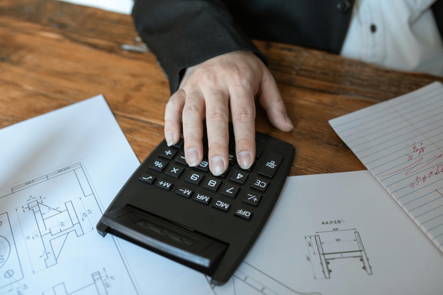 calculate-fees-pexels
