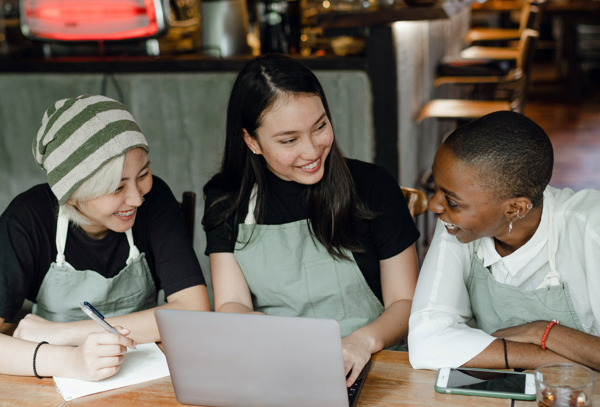 waitresses at computer in coffee shop